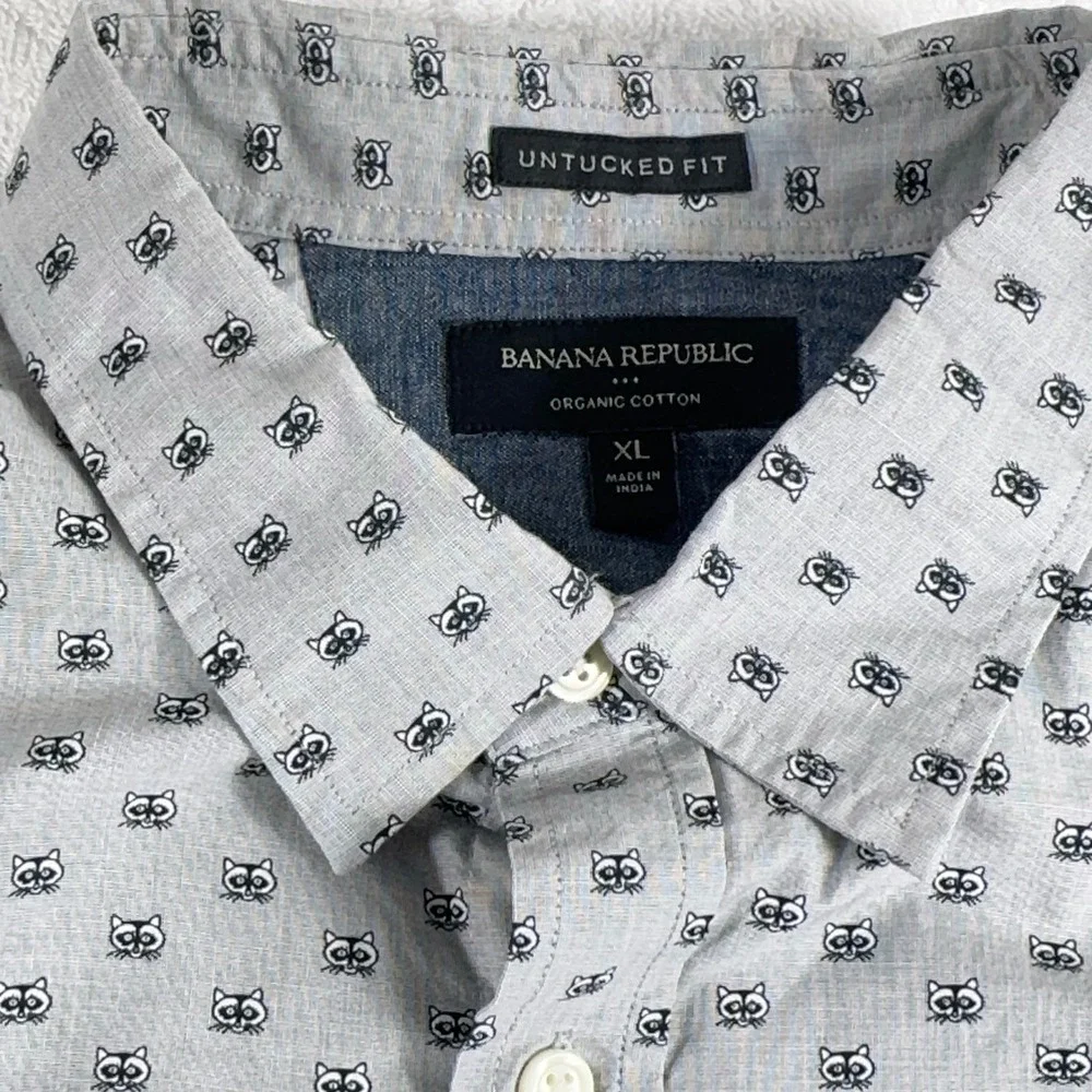 Banana Republic Untucked Fit Shirt‎ Mens XL Raccoon Pattern Long Sleeve